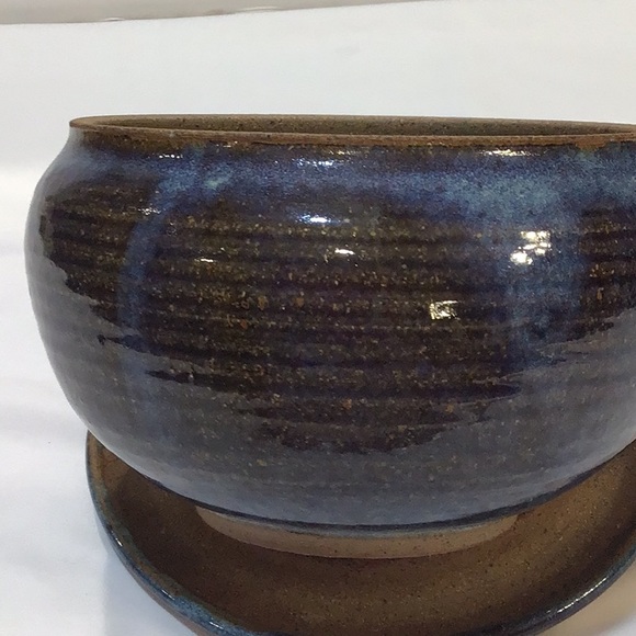 Stunning Blue drip stoneware bowl with lid excell… - Picture 15 of 16